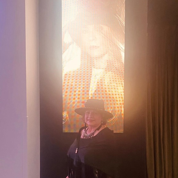 Hello! I’m Sylvia, Posh Ambassador!  Make an offer or Bundle! - Picture 1 of 11